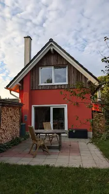 Das Gebäude in dem sich das Ferienhaus befindet