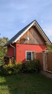 Das Gebäude in dem sich das Ferienhaus befindet
