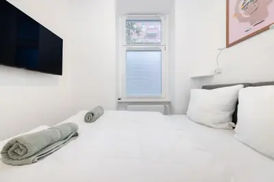 Ein Bett oder Betten in einem Zimmer der Unterkunft Great 2-room apartment in Mitte
