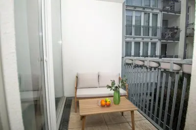 Ein Balkon oder eine Terrasse in der Unterkunft Berlin hautnah! Designer-Apartment an der Spree