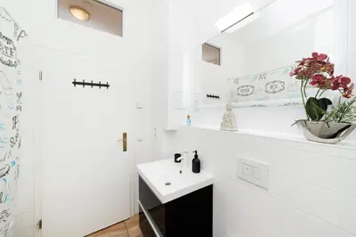 Ein Badezimmer in der Unterkunft Great Central City Apartments Mitte Rosenthaler Platz