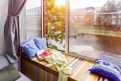 Ein Sitzbereich in der Unterkunft 200 qm LOFT am Fluss für Freunde und Familien !