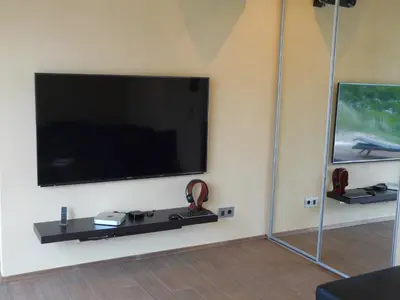 TV/Unterhaltungsangebot in der Unterkunft Luxus-Ferienhaus direkt am See, naturnaher Komfort in modernem Stil
