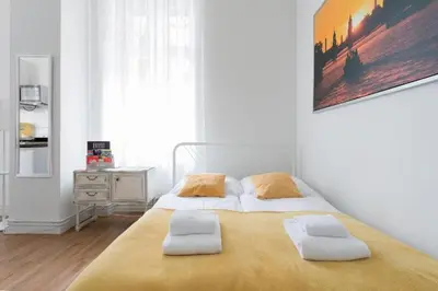 Ein Bett oder Betten in einem Zimmer der Unterkunft Green Apartment Studio for 3