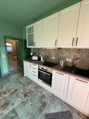 Küche/Küchenzeile in der Unterkunft Ferienwohnung 2 Km an der A9 nähe Potsdam Berlin