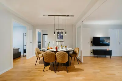 TV/Unterhaltungsangebot in der Unterkunft Luxurious 105m2 Penthouse in Prime Location 4 Bedroms & Balcony