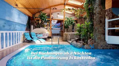 Der Swimmingpool an oder in der Nähe von Apartment Villa Karena mit 2 Schlafzimmern