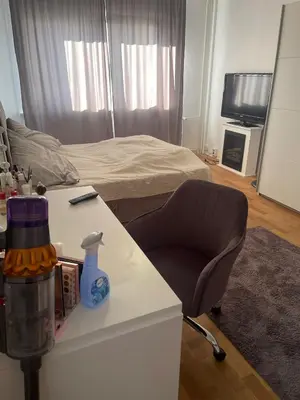 Ein Sitzbereich in der Unterkunft 1 Zimmer in einer 2 Zimmer Wohnung zu vermieten WG