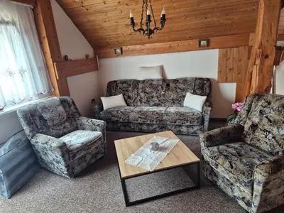 Ein Sitzbereich in der Unterkunft Ferienwohnung am See