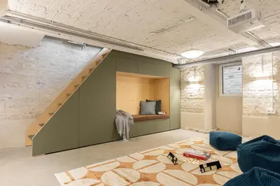 Ein Sitzbereich in der Unterkunft 3 BDR apt in Prenzlauer Berg with cinema