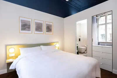 Ein Bett oder Betten in einem Zimmer der Unterkunft 3 BDR apt in Prenzlauer Berg with cinema