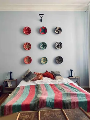 Ein Bett oder Betten in einem Zimmer der Unterkunft Colorful design 2room w balcony next Maybachufer