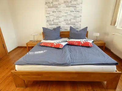 Ein Bett oder Betten in einem Zimmer der Unterkunft Ferienwohnung in Berlin-Grünau, Wasser- und Waldnähe, gute Verkehrsanbindung