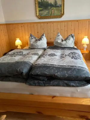 Ein Bett oder Betten in einem Zimmer der Unterkunft Ferienwohnung am Waldesrand