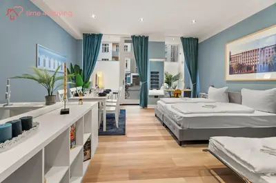 Ein Bett oder Betten in einem Zimmer der Unterkunft time4staying 2 SZ mit Terrasse nahe Kudamm, ICC & Zoo