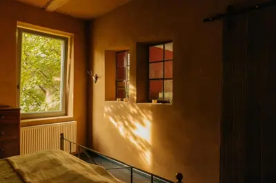 Ein Bett oder Betten in einem Zimmer der Unterkunft Design Farm House Amid Wild Uckermark Nature