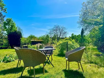 Ein Garten an der Unterkunft Ferienhaus Havelzeit in Werder an der Havel