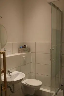 Ein Badezimmer in der Unterkunft Green Apartment Fine for couples Neukölln
