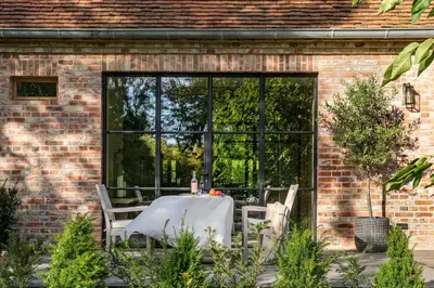 Ein Garten an der Unterkunft Landhaus 1736