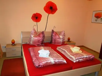 Ein Bett oder Betten in einem Zimmer der Unterkunft Ferienwohnung 3 - b71051