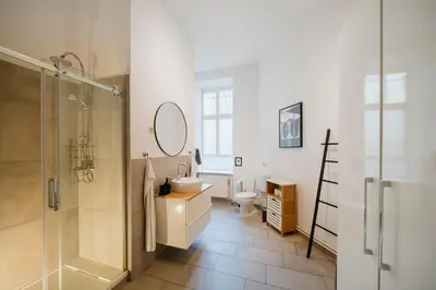 Ein Badezimmer in der Unterkunft Homely Berlin - Luxurious, Spacious, Near Victory Column, River