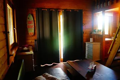 Ein Bett oder Betten in einem Zimmer der Unterkunft Ferienhäuschen direkt am Wasser inklusive 2 Boote
