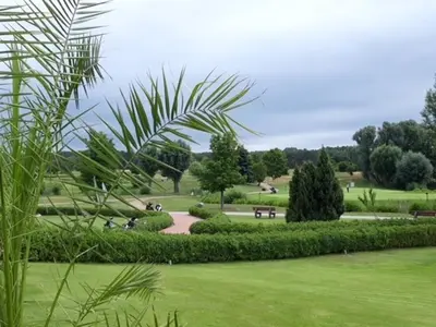 Ein Garten an der Unterkunft Golfplatz Motzen-Apartment mit Aussicht und vielem Komfort