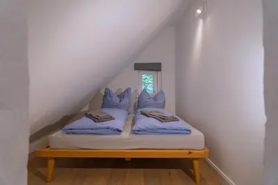 Ein Bett oder Betten in einem Zimmer der Unterkunft Wald- und Seeidyll im historischen Forsthaus