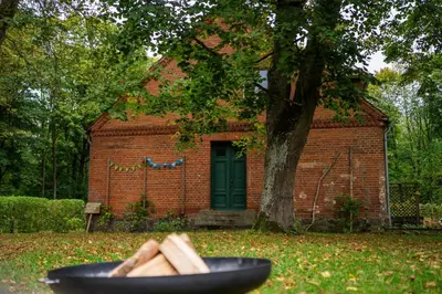 Ein Garten an der Unterkunft Wald- und Seeidyll im historischen Forsthaus