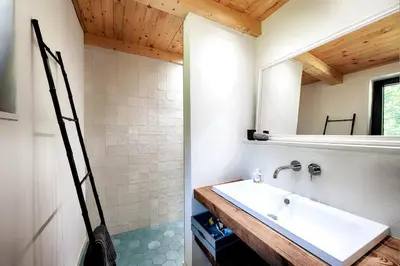 Ein Badezimmer in der Unterkunft Refugium im Wald