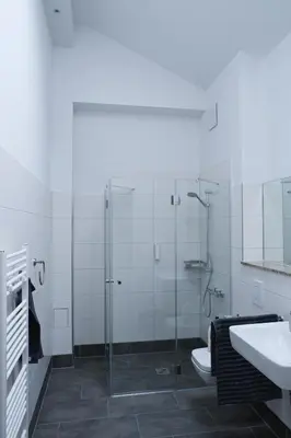 Ein Badezimmer in der Unterkunft Modernes Apartment nähe BER, Tesla und Seen