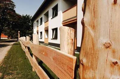 Das Gebäude in dem sich die Ferienwohnung befindet
