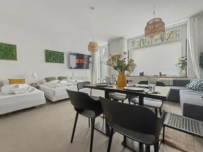 Ein Sitzbereich in der Unterkunft Studio nähe Volkspark Friedrichshain - 45 QM