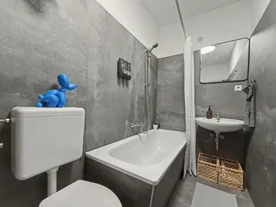 Ein Badezimmer in der Unterkunft Studio nähe Volkspark Friedrichshain - 45 QM