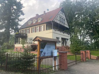 Das Gebäude in dem sich die Pension befindet