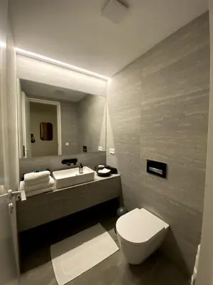 Ein Badezimmer in der Unterkunft Highclass luxury penthouse near Kudamm