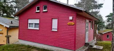 Das Gebäude in dem sich das Ferienhaus befindet