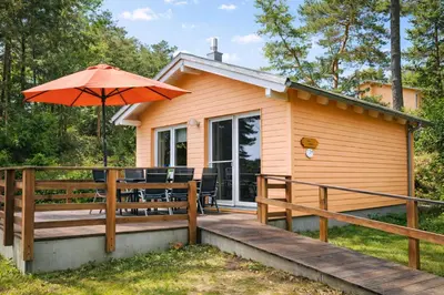 Das Gebäude in dem sich das Ferienhaus befindet