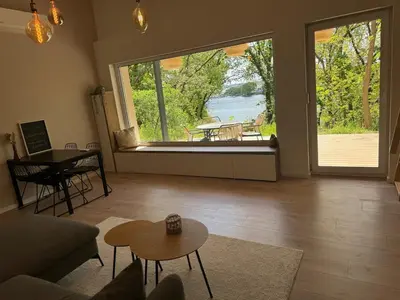 Blick auf einen Fluss in der Nähe des Ferienhauses