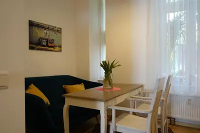Ein Sitzbereich in der Unterkunft Familienfreundliches Apartment im Herzen Berlins