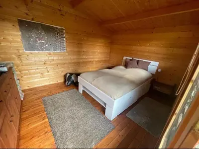 Ein Bett oder Betten in einem Zimmer der Unterkunft Ferienhaus Garten und Pool Ferienwohnung und Gästehaus
