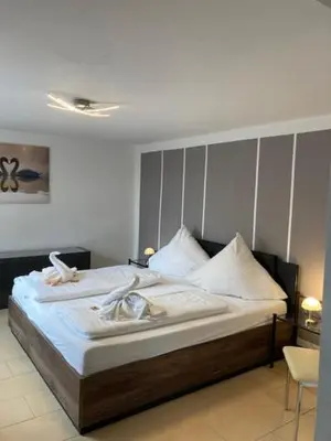 Ein Bett oder Betten in einem Zimmer der Unterkunft Gartenhaus