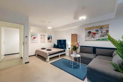 Ein Sitzbereich in der Unterkunft Modern Flat in Kreuzberg 2 bath rooms