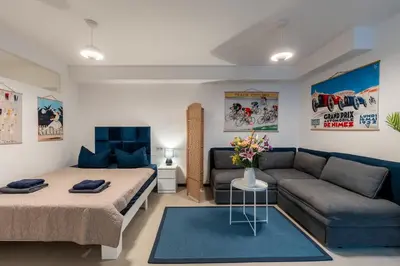 Ein Sitzbereich in der Unterkunft Modern Flat in Kreuzberg 2 bath rooms