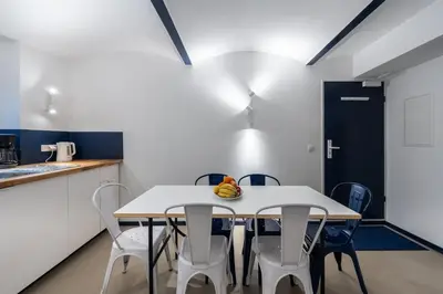 Küche/Küchenzeile in der Unterkunft Modern Flat in Kreuzberg 2 bath rooms