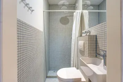 Ein Badezimmer in der Unterkunft Stylish Apartment 2 Bath r Bergmannkiez, Kreuzberg