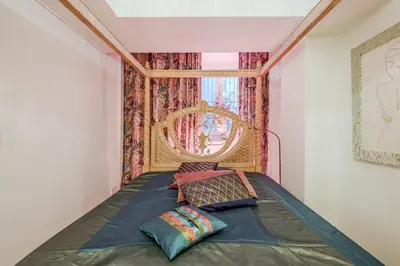 Ein Bett oder Betten in einem Zimmer der Unterkunft Unique Ap Kreuzberg 4 Bed Rooms