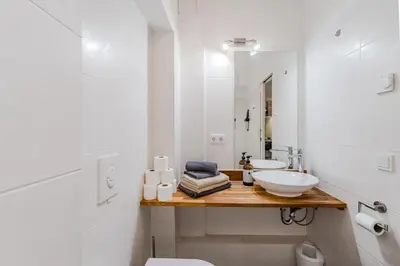 Ein Badezimmer in der Unterkunft Unique Ap Kreuzberg 4 Bed Rooms