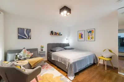 Ein Bett oder Betten in einem Zimmer der Unterkunft J8 Room22 Studioapartment Mitte Mitte