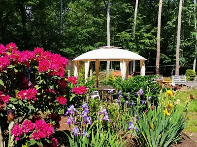 Ein Garten an der Unterkunft Bungalowdorf Briesensee